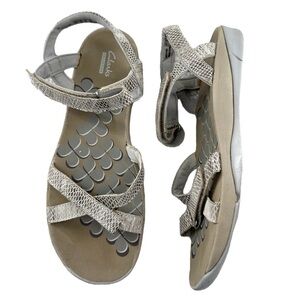 Clarks Collection Strappy Adjustable Comfort Outdoor Sandals